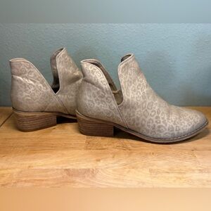 Stylish Leopard Tan Ankle Boots